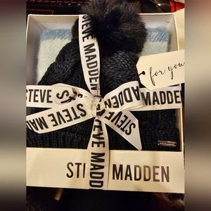 NEW Madden Hat & Scarf set Gift Box Very Nice!